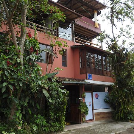 Biohostal Mindo Cloud Forest Bagian luar foto